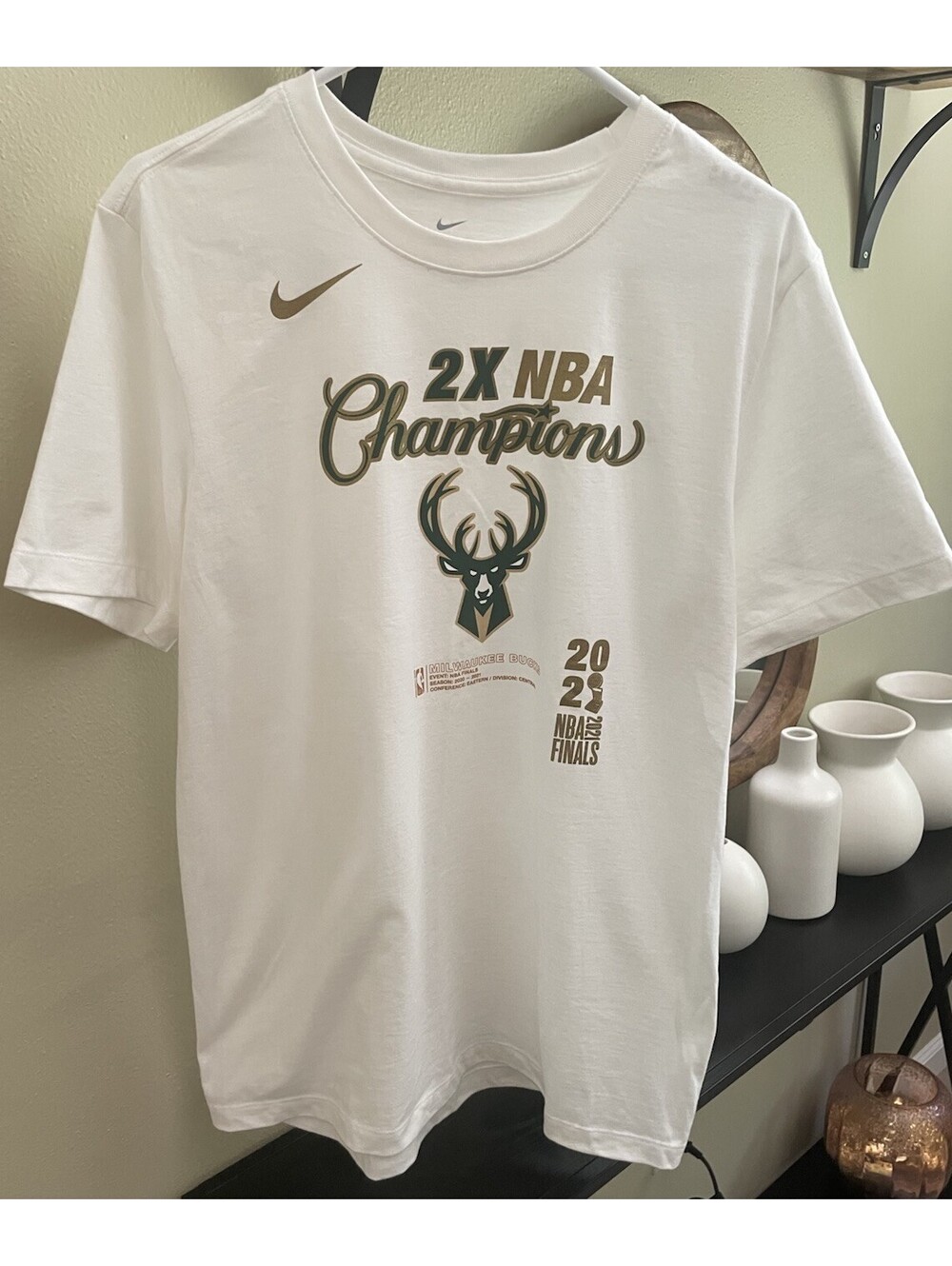 Nike Milwaukee Bucks T Shirt Mens Size Medium White NBA 2X Champions 2021